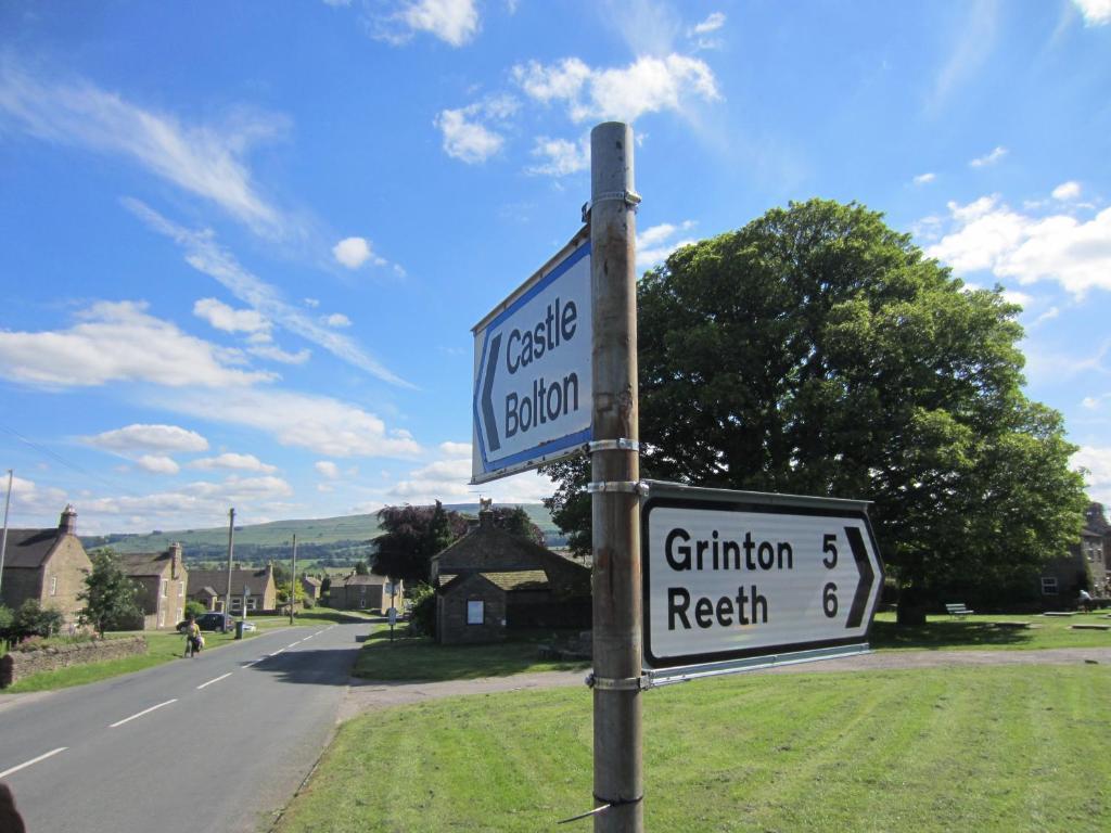 Bolton Arms Hotel Redmire Exterior foto