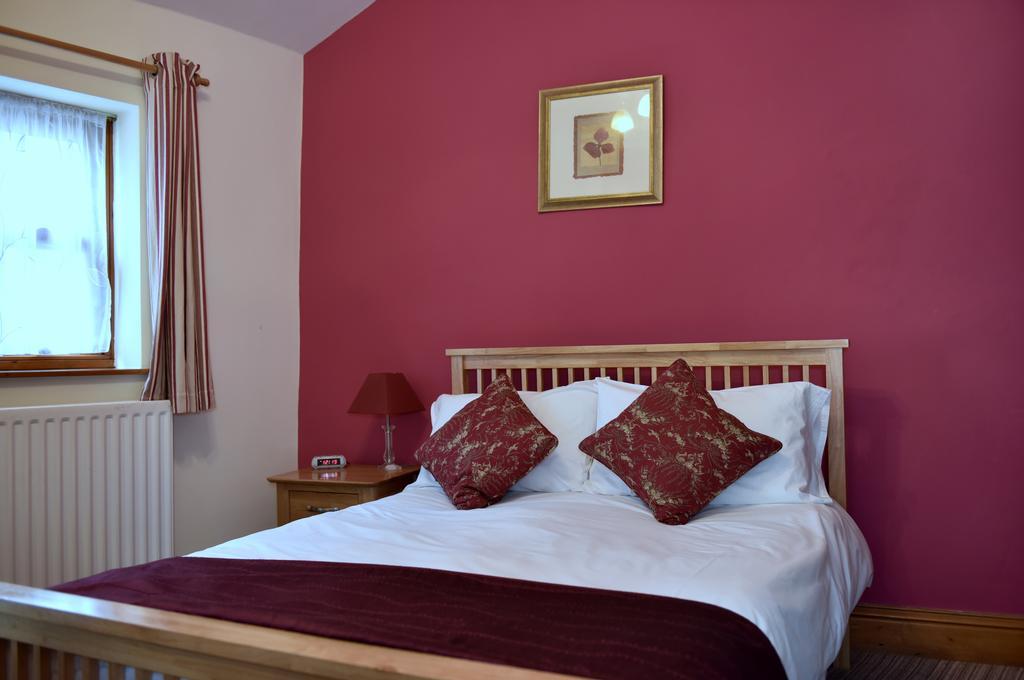 Bolton Arms Hotel Redmire Exterior foto