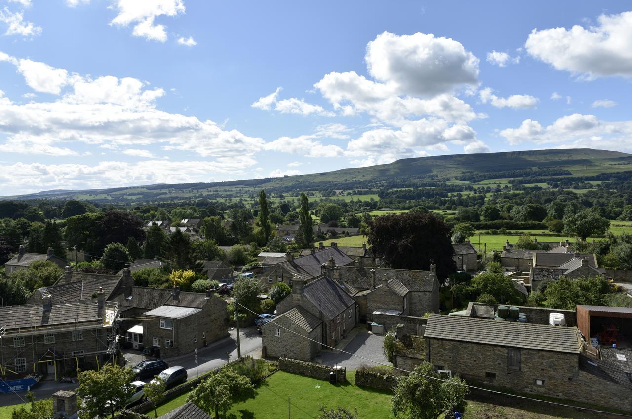 Bolton Arms Hotel Redmire Exterior foto